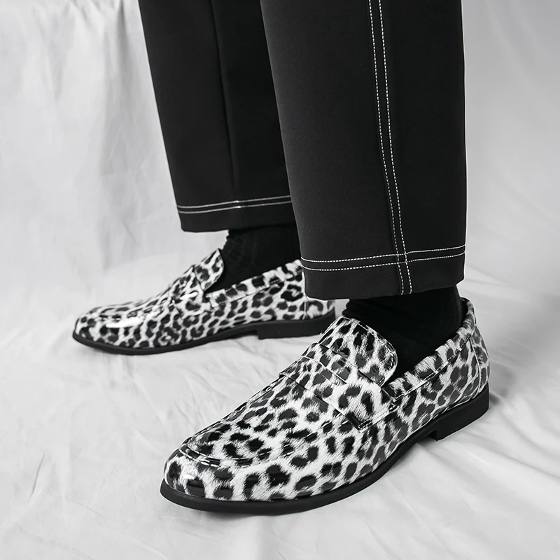 Zapatos de cuero de lujo para hombre, mocasines de leopardo a la moda, cómodos zapatos informales sin cordones para fiesta de negocios, mocasines de talla grande 38-46