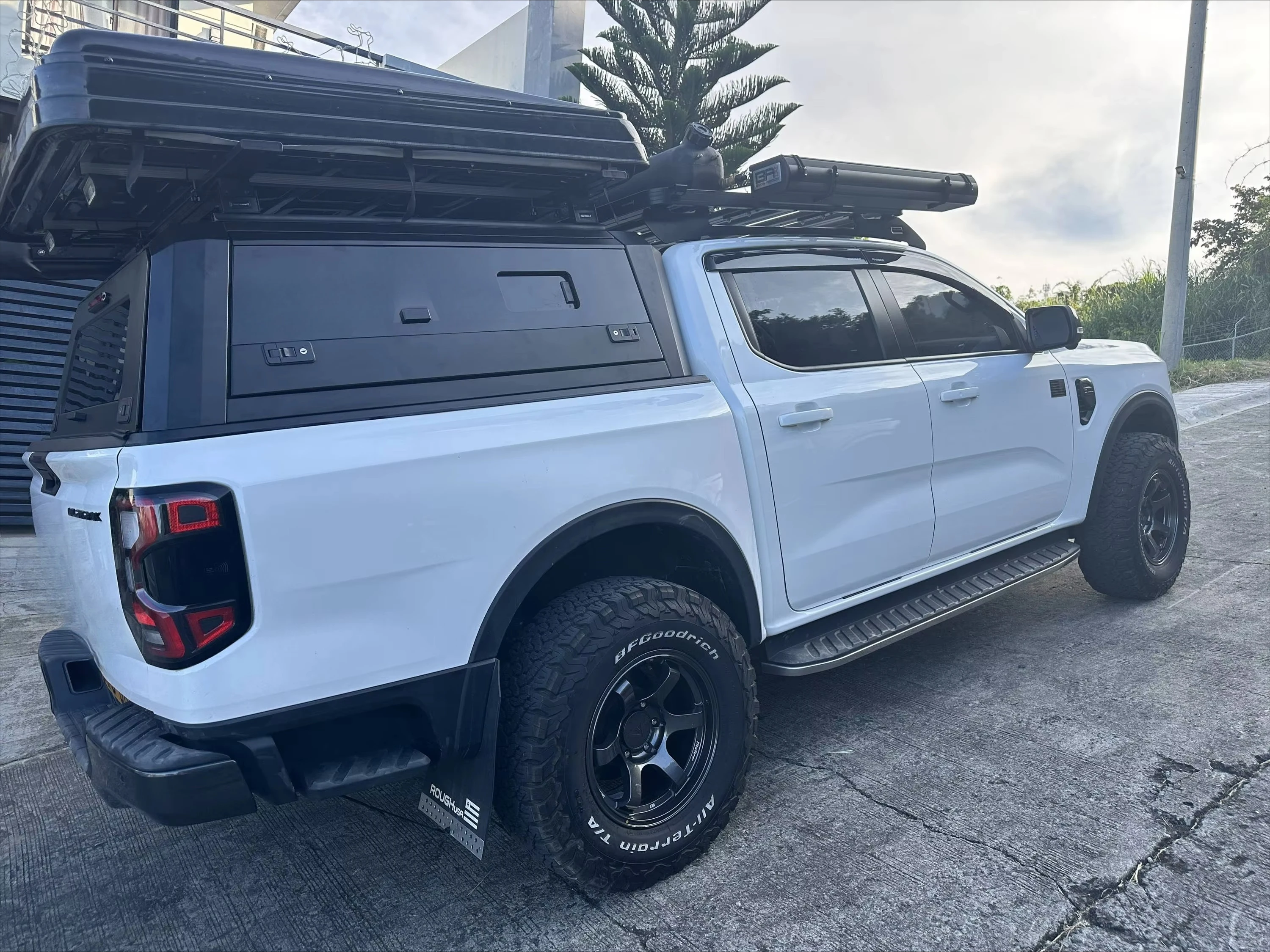 4x4 Multifunctional Aluminum Truck Canopy Topper Cover Hardtop Camper Pickup for Ranger NP300 Hilux Mazda BT50 Isuzu D-Max