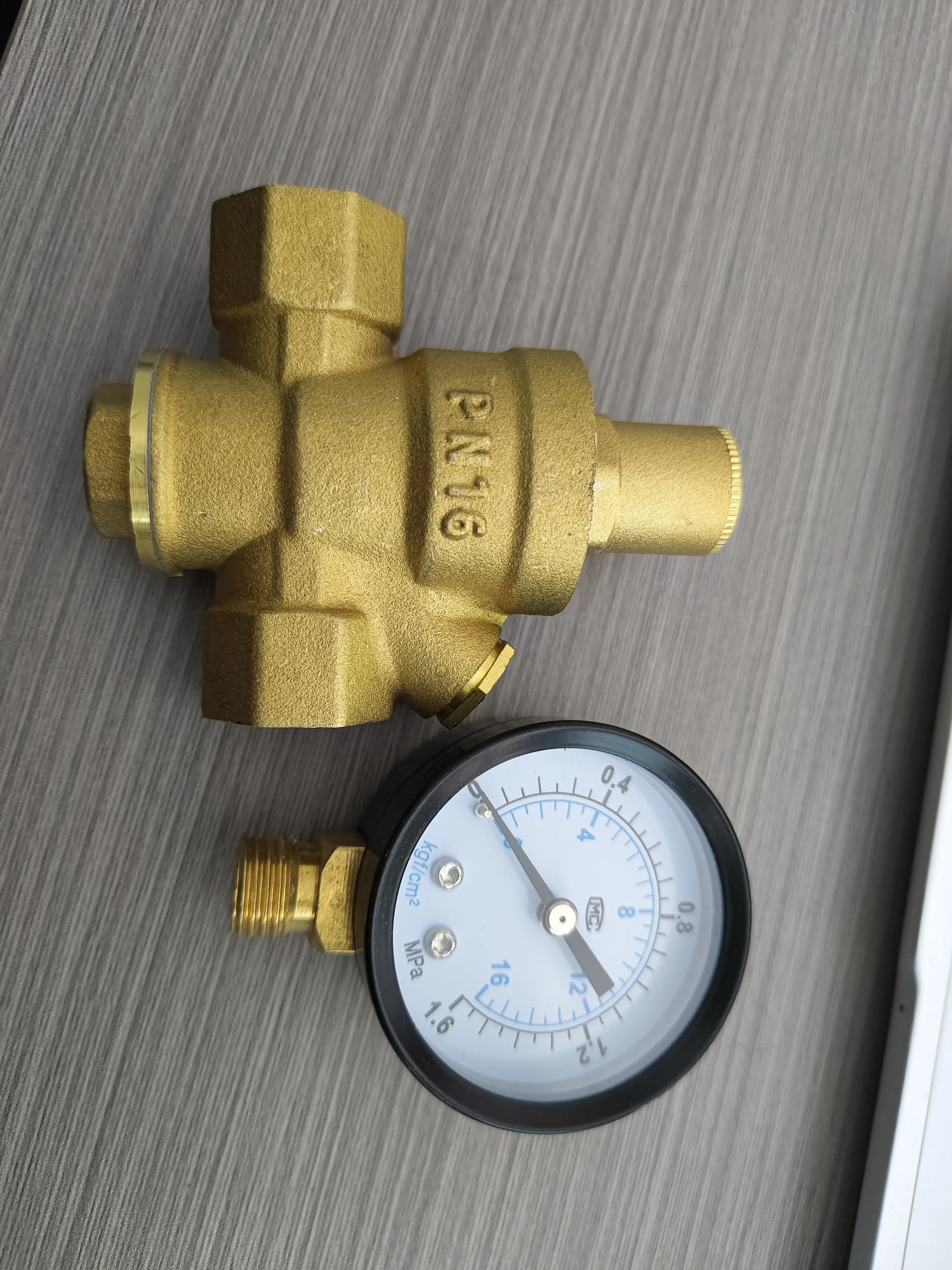 PRV Pressure Reducing Regulator  Adjustable 1/2'' Brass Water Valve with Gauge Clock