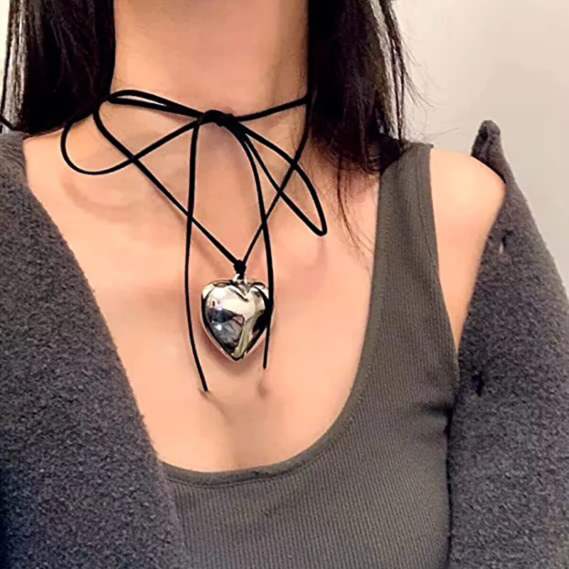 Collar de gargantilla de acrílico con colgante de corazón grande de terciopelo negro gótico para mujer, tejido elegante, anudado de lazo, joyería de cadena ajustable