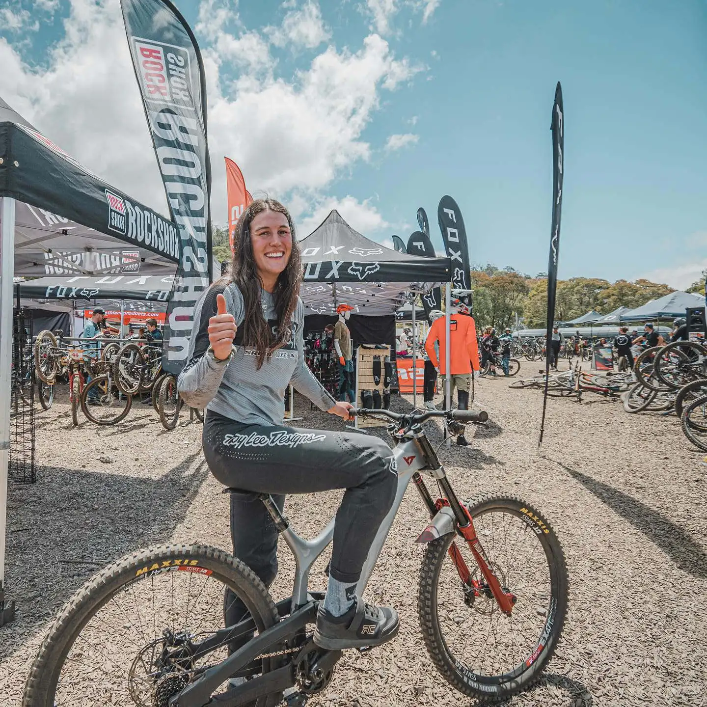 إطار ماكسيس D للدراجات الجبلية ذو جزيئات كبيرة للمنحدرات الجافة، طبقة غير مفرغة 3CG مضادة للانزلاق، إطار خارجي قابل للطي بو...