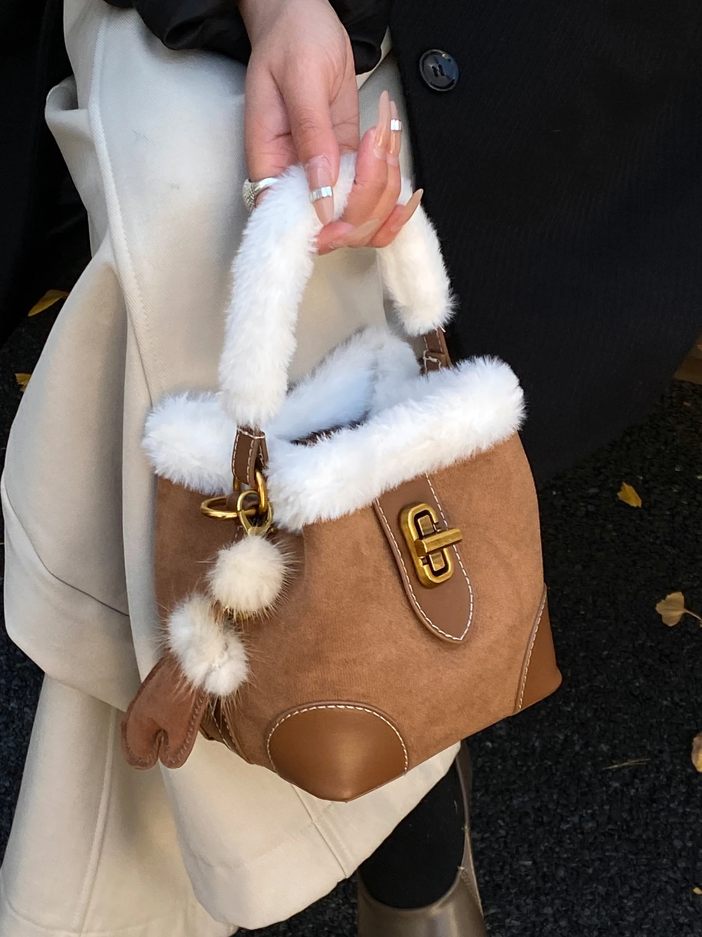 

Faionable Suede Velvet Women's oulder Bag Casual Sle Buet Handbag Removable Strap Winter New Arrival Retro Leisure