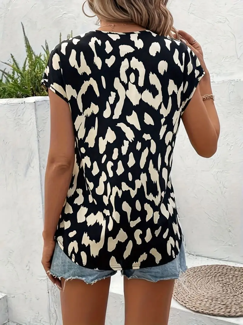 Lightweight Casual V-neck T-shirt with Shoulder Bag Short Sleeved Comfortable Versatile Top for Daily Commuting