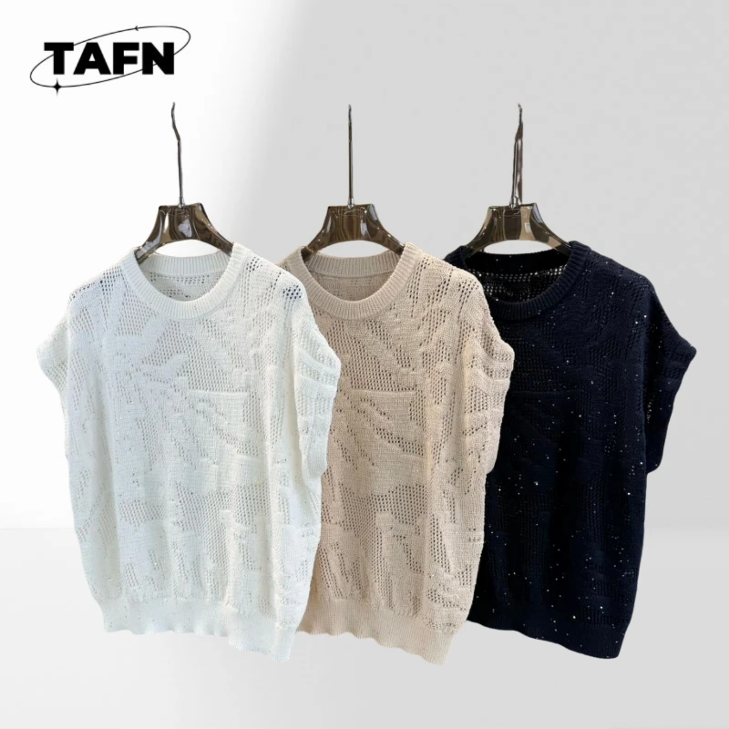 55% Cotton, 45% Linen Women Graphic Tee – Fashionable, Comfortable Casual T-Shirt Perfect for Summer and Everyday Wear BE08116