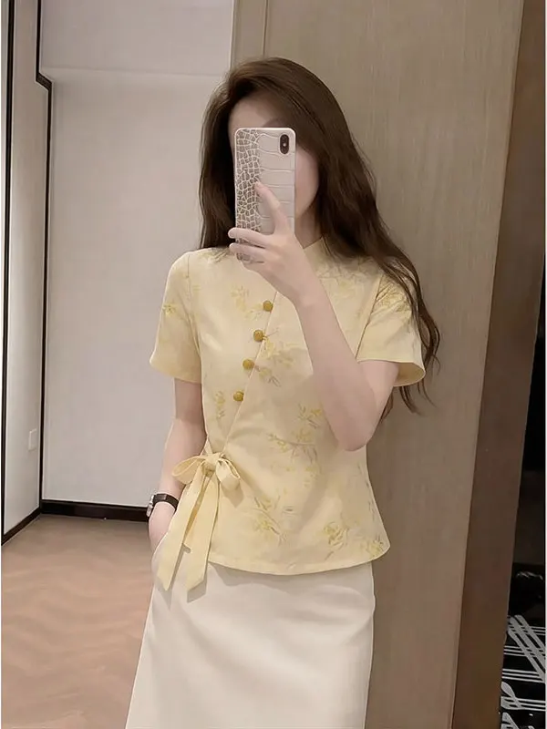 

New Chinese Style Yellow Short Sleeve Shirt Women's Stand Collar Button Design Slimming Top Summer 2026 Fashion Sensation