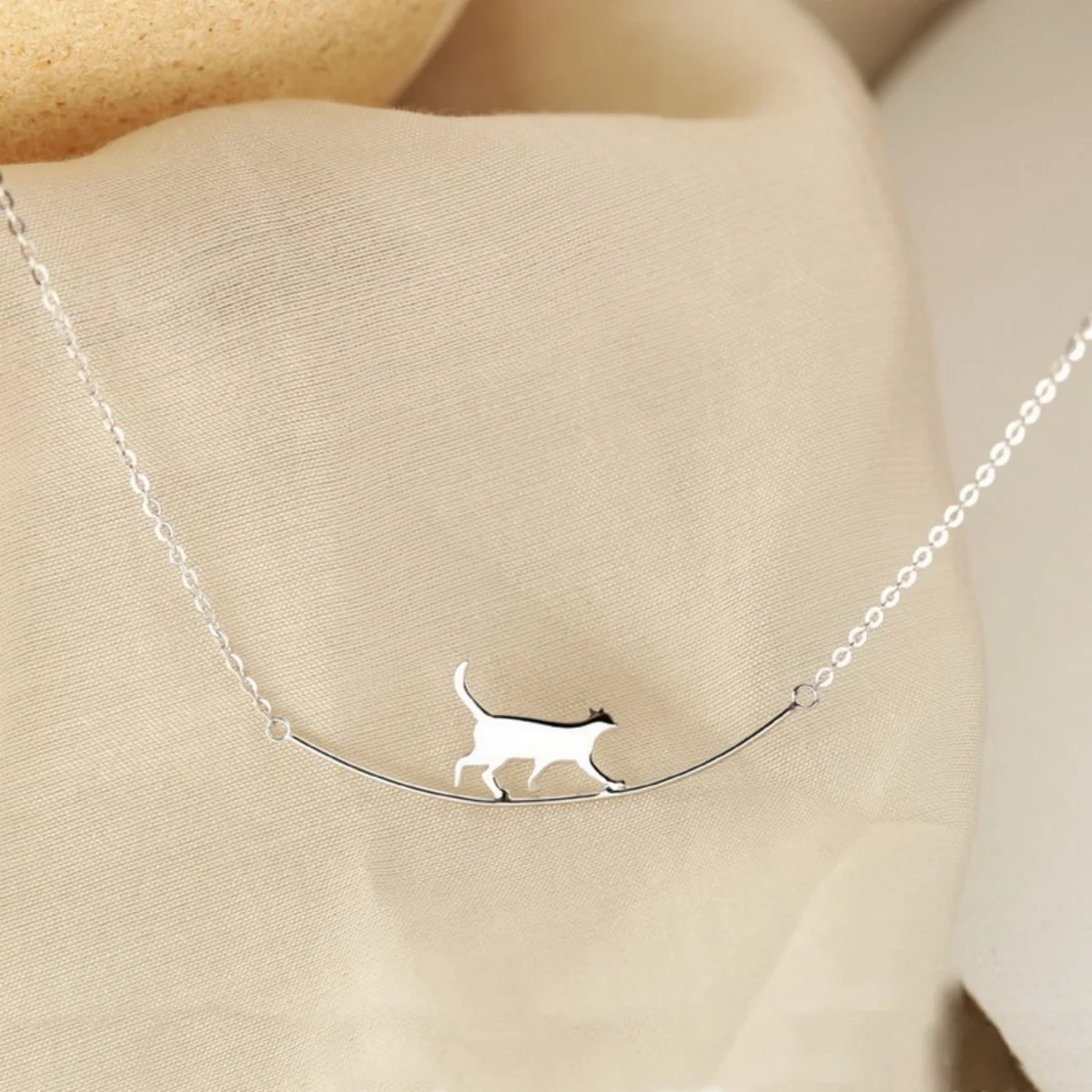 Vintage Cute Walking Cat Pendant Necklace For Women Men Trendy Temperament Silver Color Animal Kitten Clavicle Chain Jewelry