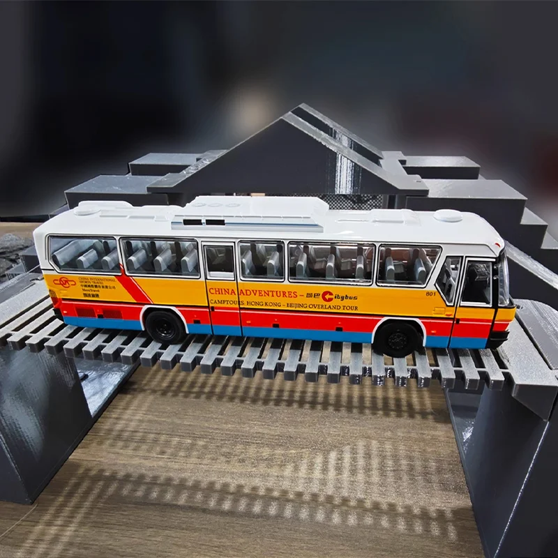 

Tuoyi 1/64 Игрушка из сплава, имитация автобуса с дистанционным управлением, Northern BFC6120, роскошная модель автомобиля для путешествий, автобус с дистанционным управлением, подарочные игрушки