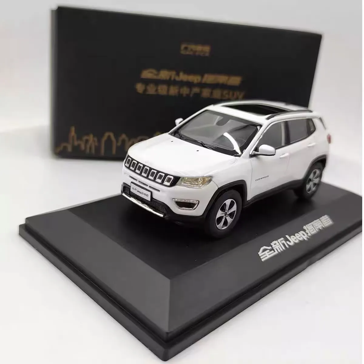 

1:43 Jeeps Compass SUV модель автомобиля из сплава, литой под давлением металлический внедорожник, модель автомобиля, миниатюрная масштабная имитация коллекции, подарок для детей