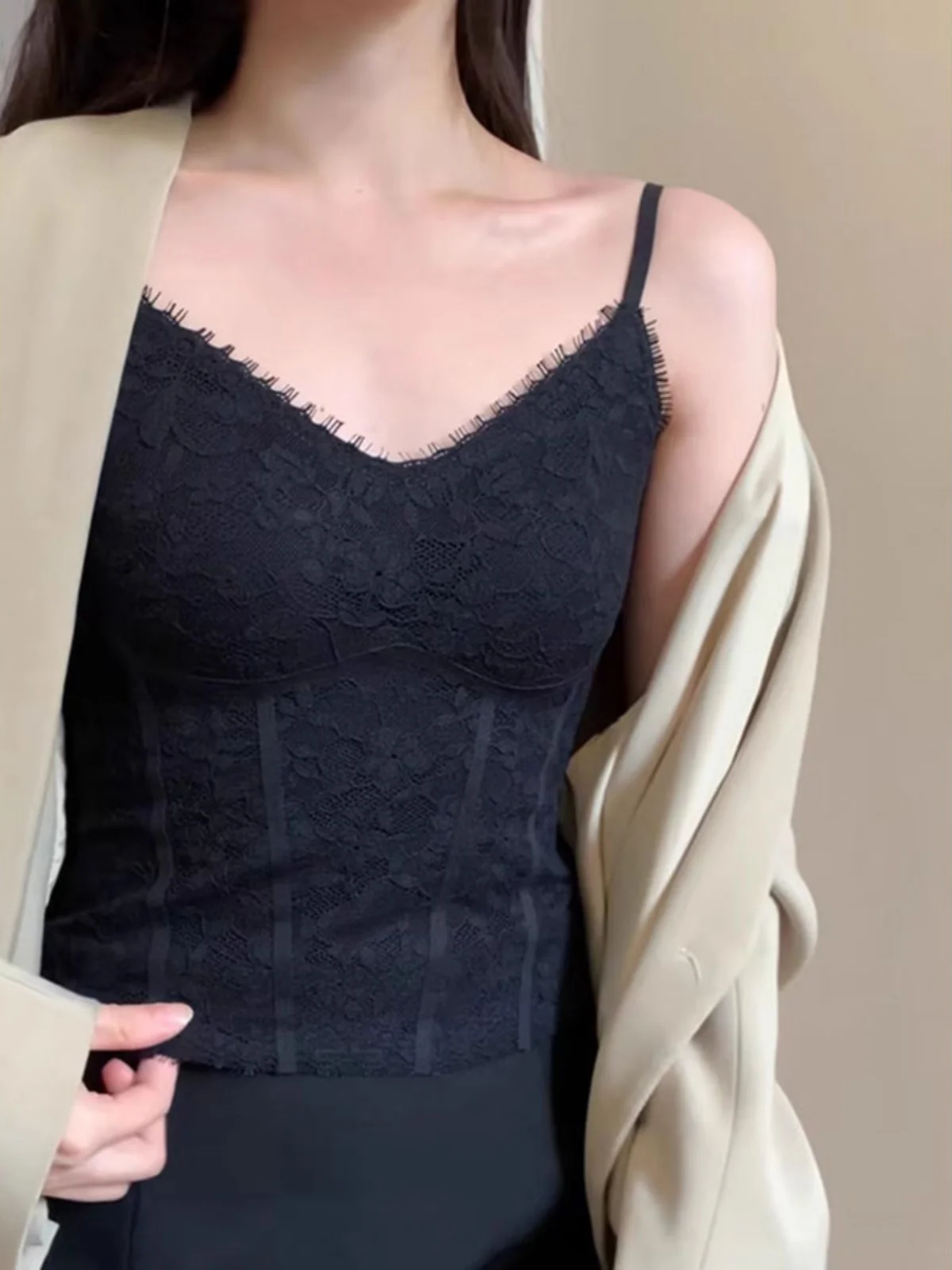 Women's Lace Crop Top Vest V-Neck Strapless Integrated Design with Chest Pad Beautiful Back Bra Fishbone Chest Clothes