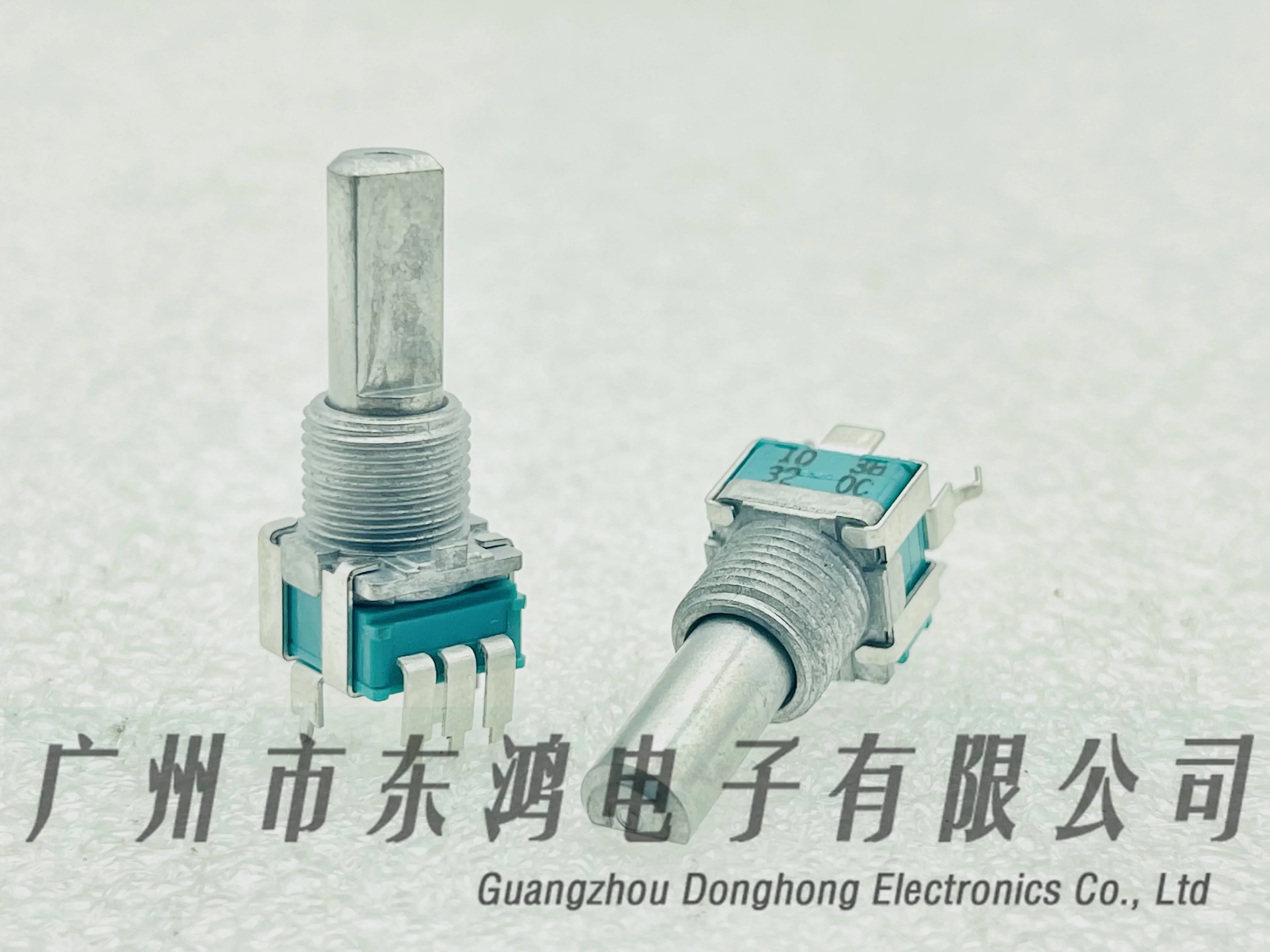 1pcs mixer audio potentiometer B10k with center-located vertical 09 RK09L1140A2U adjustable resistor