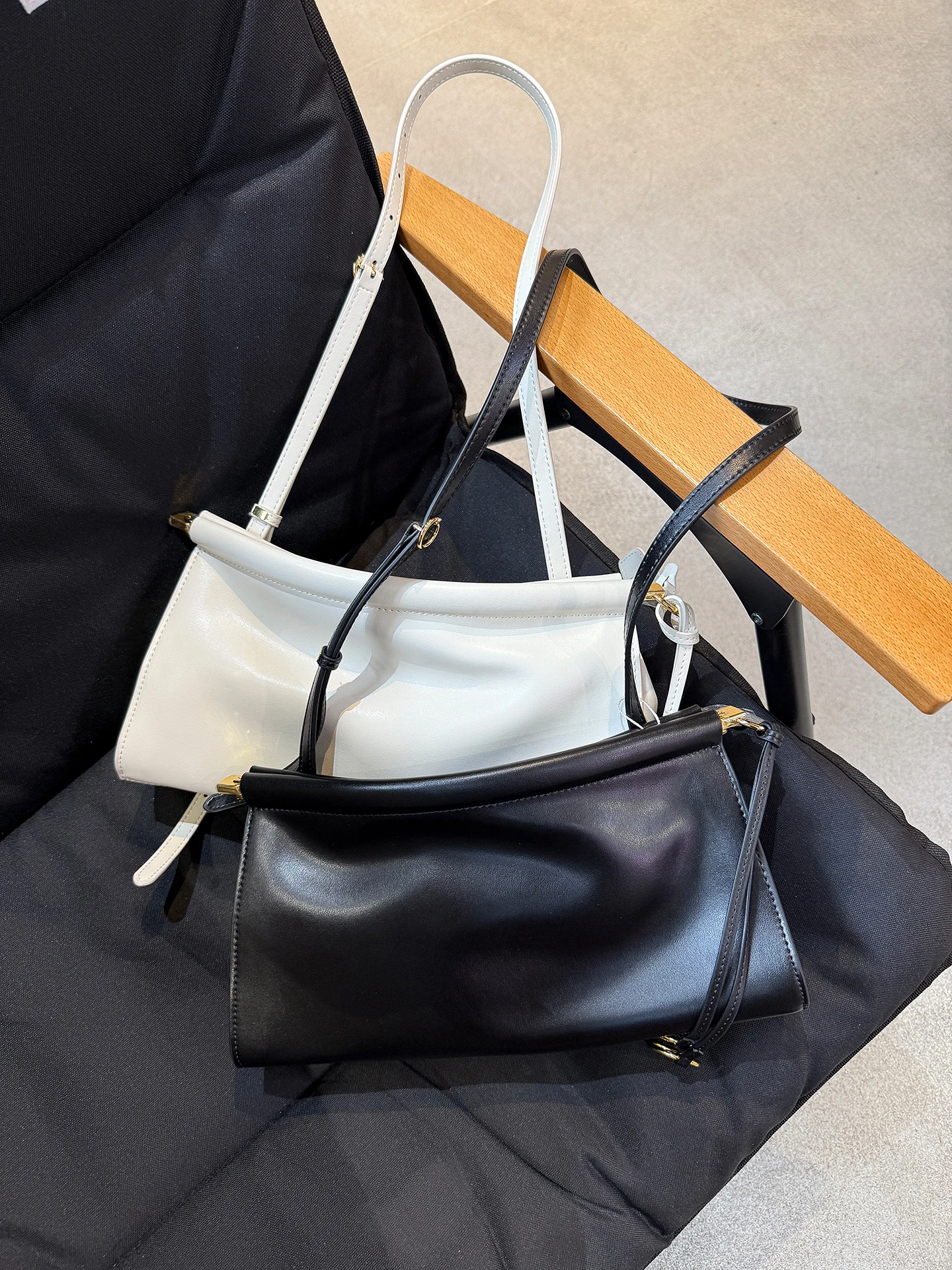 

Faionable Top Layer Cowhide Breadsti Bag Single oulder Crossbody Bag Commuter Women's Bag Trendy Design 2025 New Model