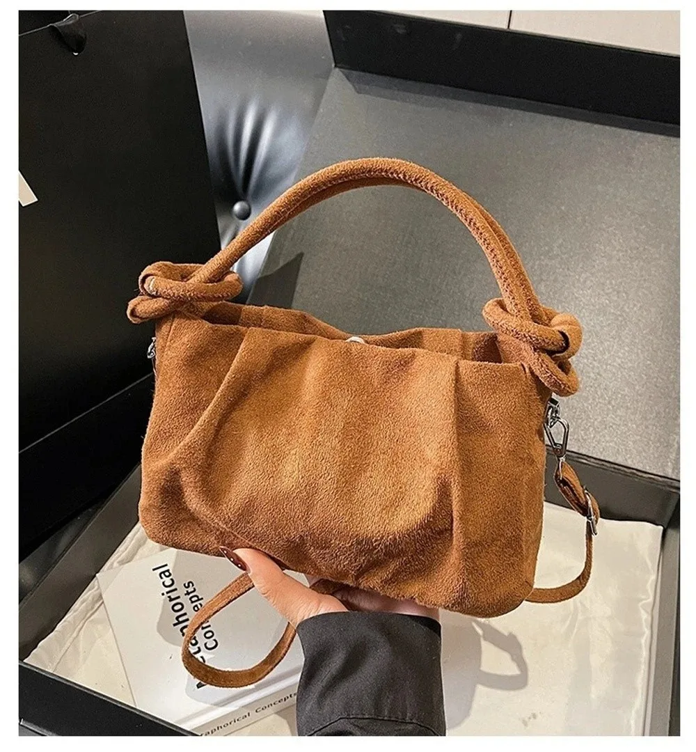 Lässige Wildleder-Umhängetasche mit Faltenstruktur, Magnetverschluss, Modische Handtasche mit Weichem Griff, Pendeltasche für Damen – Detail 12
