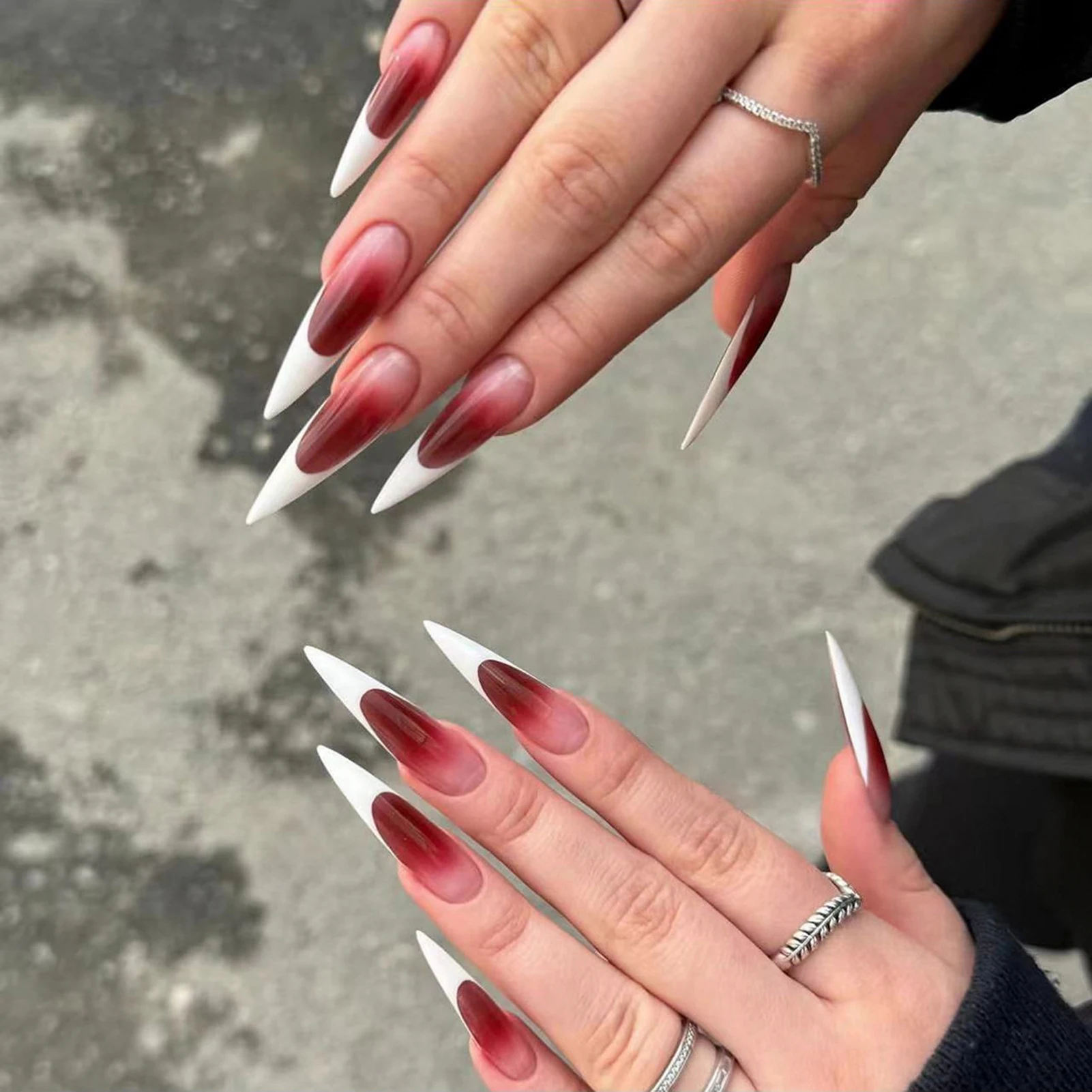 24-teiliges glänzendes schwarzes künstliches Nägel-Set zum Aufdrücken von Nagelspitzen, einfarbig, lang, Stiletto, abnehmbare kü