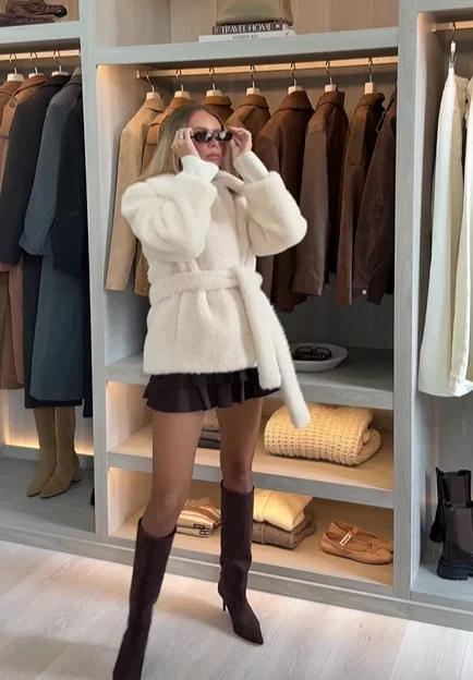 Lange Mouw Pluizige Korte Jassen 2025, Dame Winter Warm Straat Bovenkleding Elegante Solid Lace Up Faux Bontjas Damesmode Revers