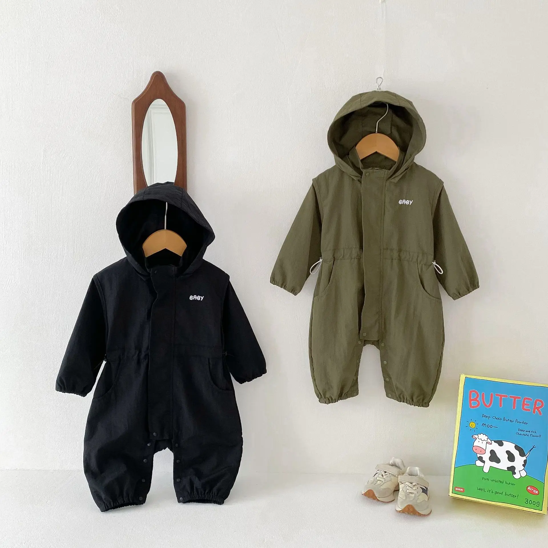 Rompers Baby Jumpsuits Boys Girls Baby Clothing Hooded Simple Fashion Cool Handsome Spring Autumn 2024 Button Solid