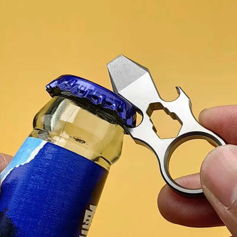 Mini łom wielofunkcyjny ze stopu tytanu, otwieracz do butelek, EDC, wielozadaniowy brelok do kluczy, przenośne narzędzie awaryjne do użytku na kempingu.