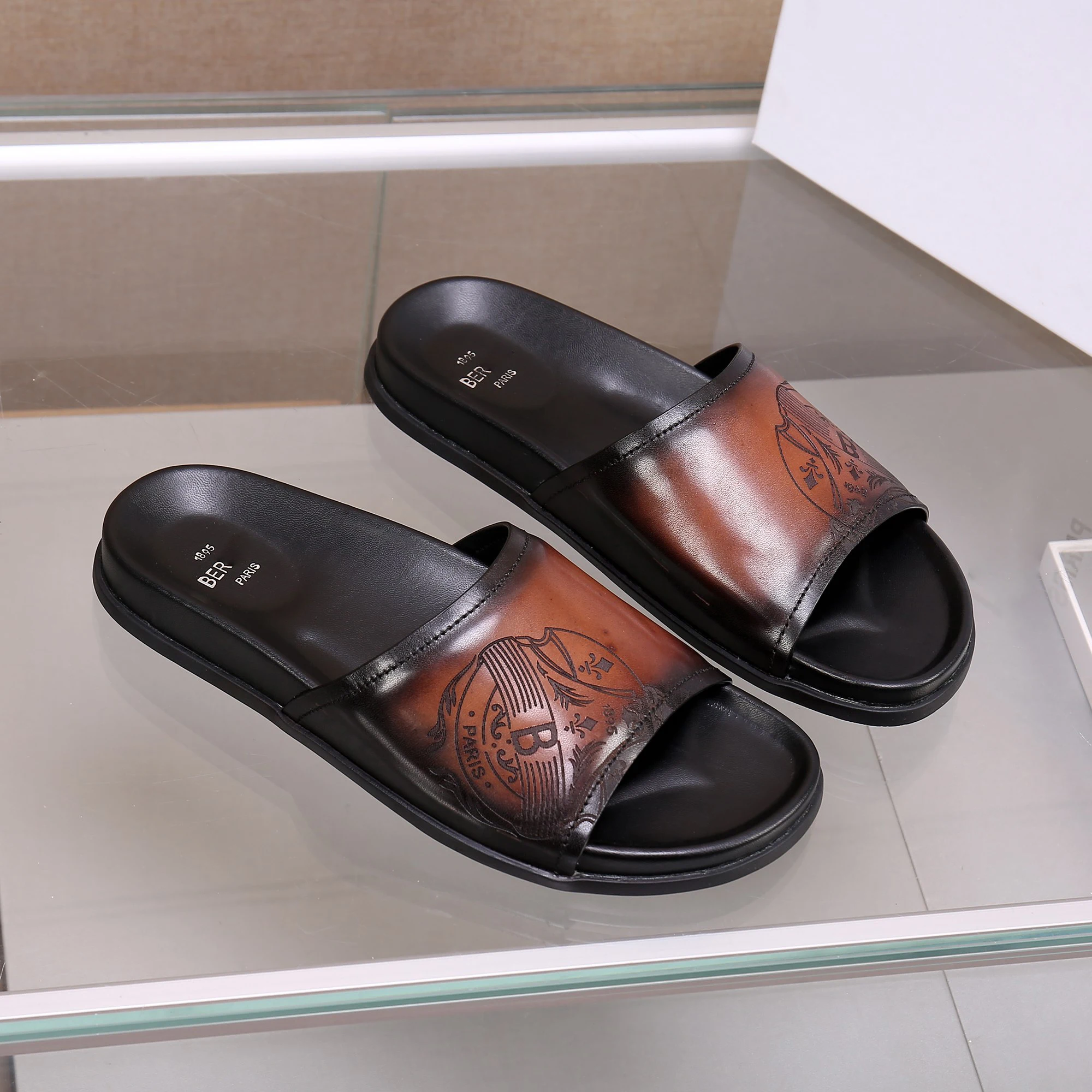 BLLIYOSS Men Patterned leather slippers 1895 Shoes New Calf stitching high-quality  relief sculpture Embossed badge size 38-45