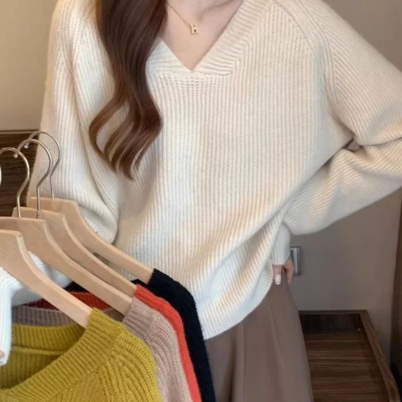 

Ленивый стиль, шикарный дизайн с v-образным вырезом, белый свитер осенью и зимой, тонкий пуловер, трикотажная базовая рубашка, универсальный удобный топ