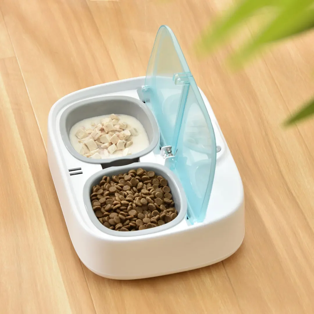 

# Hot 710ML Automatic Pet Cat Dog Supplies Programmable Pet Treat Feeder Bluetooth Easy Control Ice Bag Available