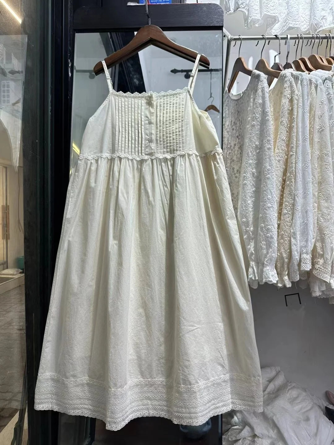 Saia Branca de Primavera Verão com Camadas, Camada Base de Comprimento Médio em Material de Algodão, Estilo Doce