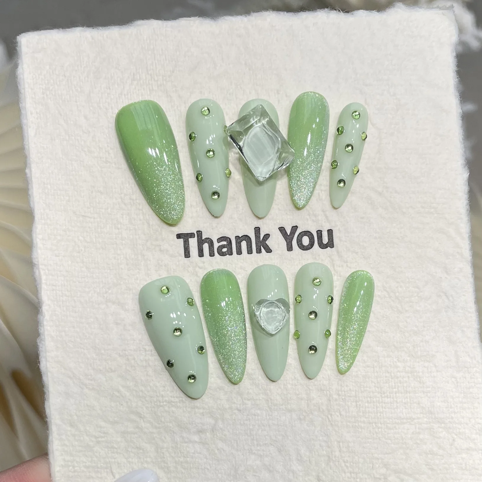 

10 шт. роскошных зеленых накладных ногтей, летние свежие зеленые длинные накладные ногти-стилеты ручной работы, многоразовые накладные ногти для девочек