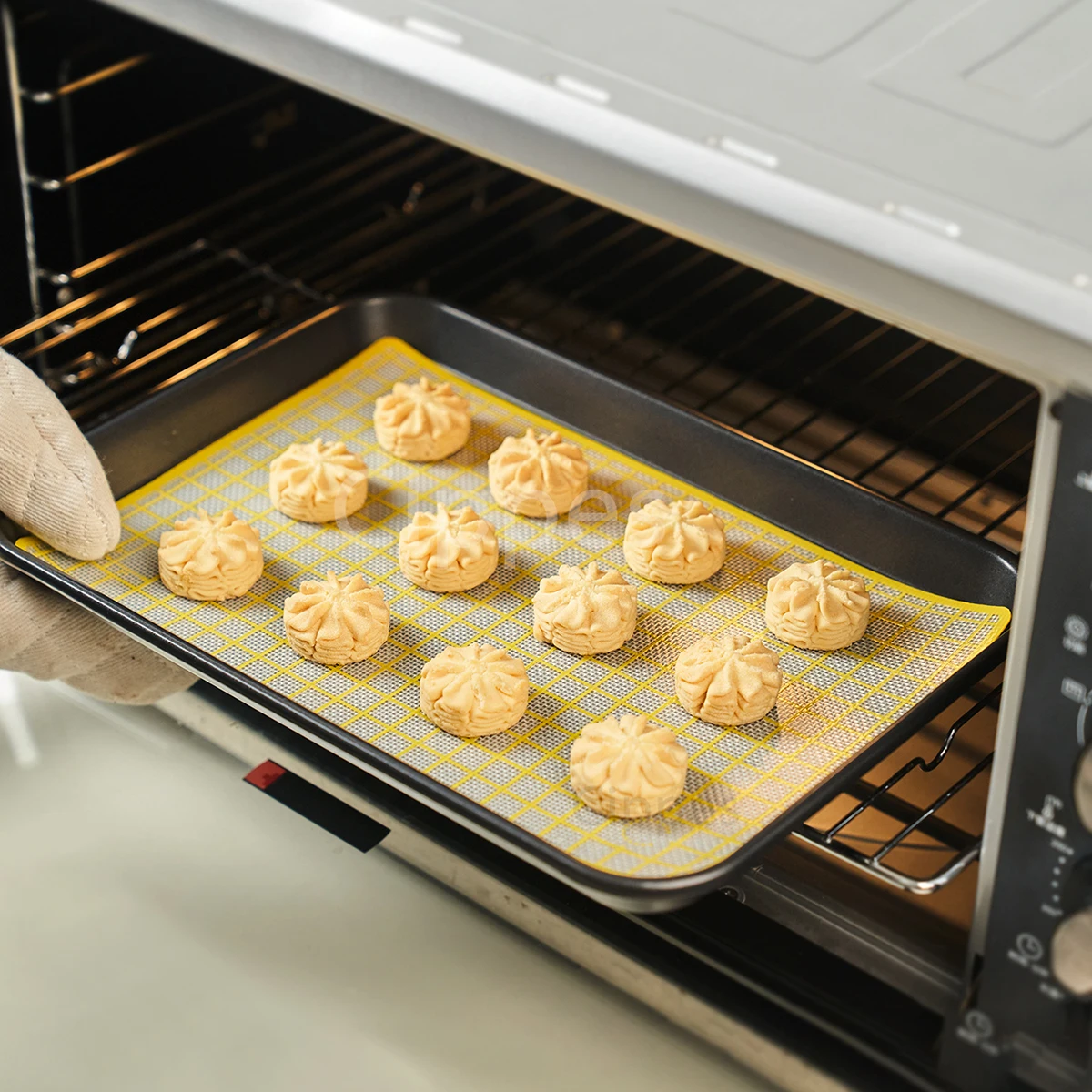 Silicone Baking Mat with Grid, Reusable Non Stick Heat Resistant Oven Liner Sheet Mat, Bakeware for Cookie, Macaron, Bread, Cake
