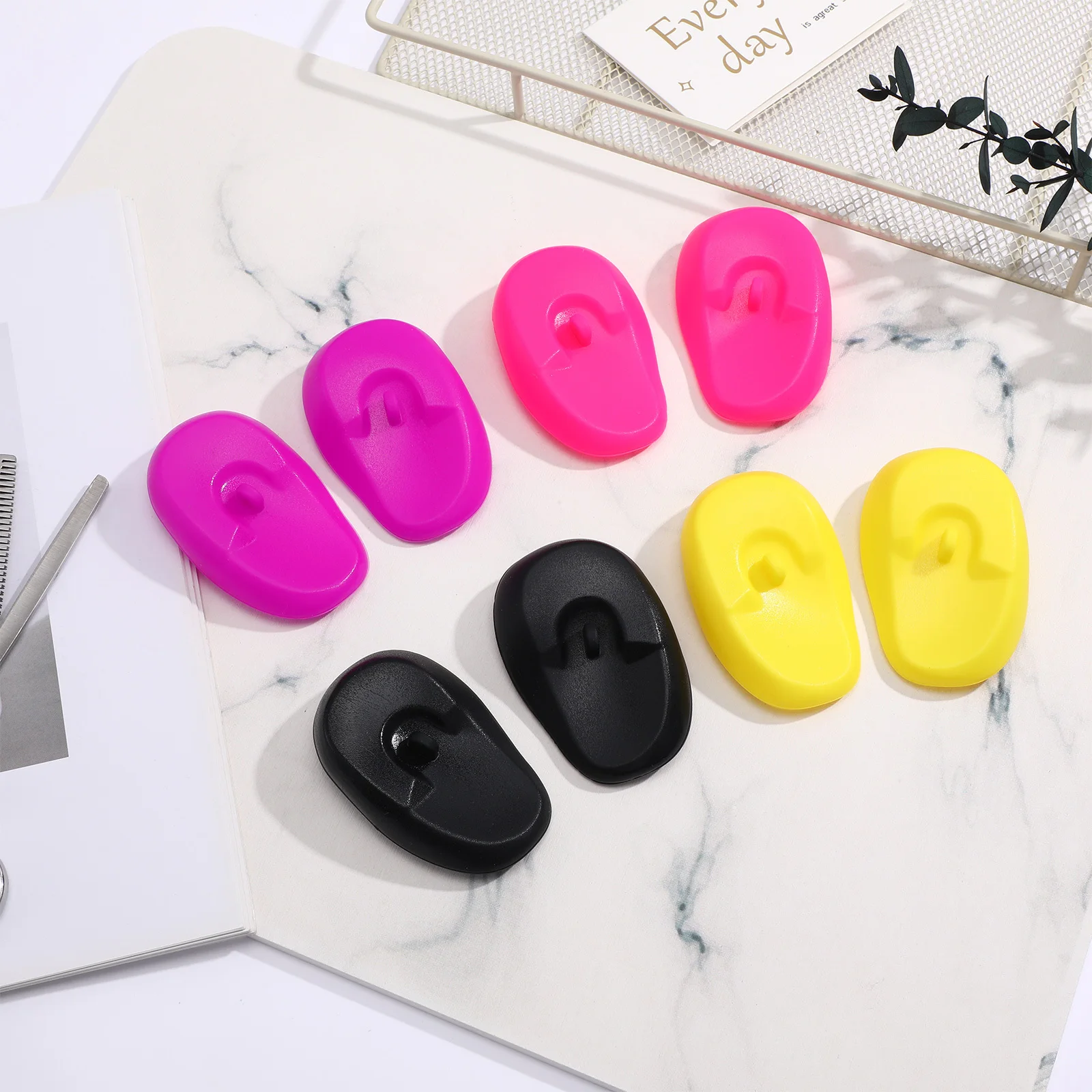 

4Pairs Professional Silicone Ear Covers Waterproof Ear Protective Sleeves for Hairdressing Easy to Wear and Clean