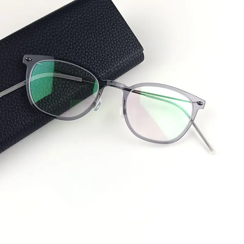 Simple, light and light myopia glasses cat's eye 4.2g 6609 gradient black-gray transparent brown men and women farsightedness.
