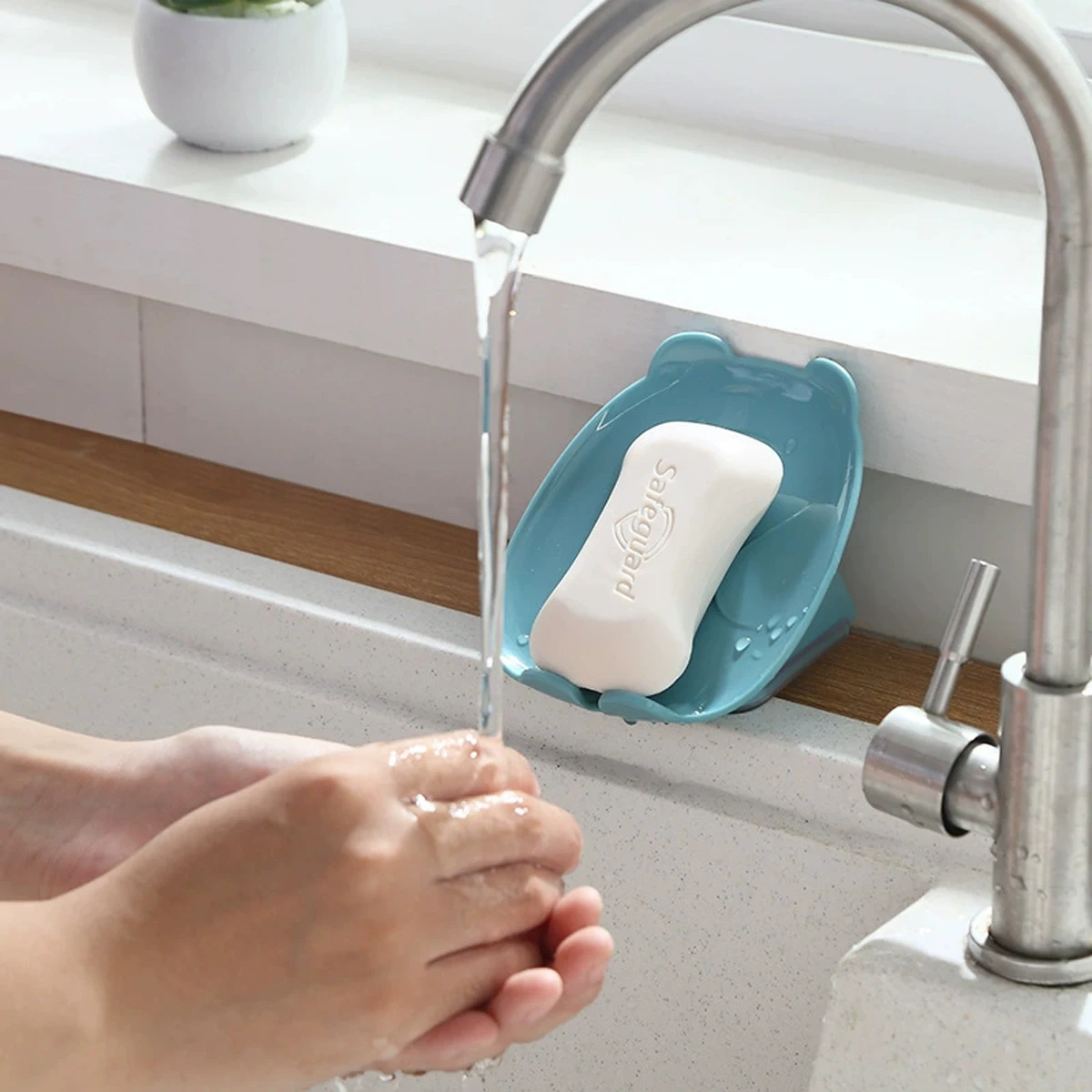 1pc-Bathroom Soap Holder Leaf Shape Soap Dish Suction Cup Sponge Rack Portable Soap Drain Box Kitchen Bathroom Accessories