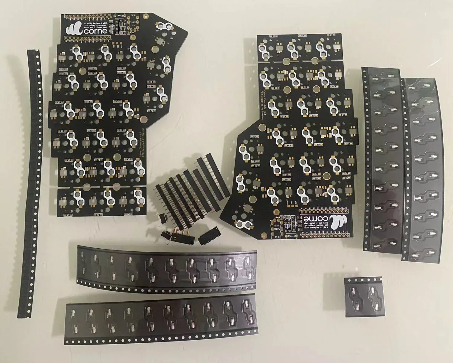 Benutzer definierte cornev 2,1 choc Low-Profile-Split-Tastatur PCB-Kit Materialien Paket drahtlose RGB DIY Horn Split mechanische Tastatur Spiel