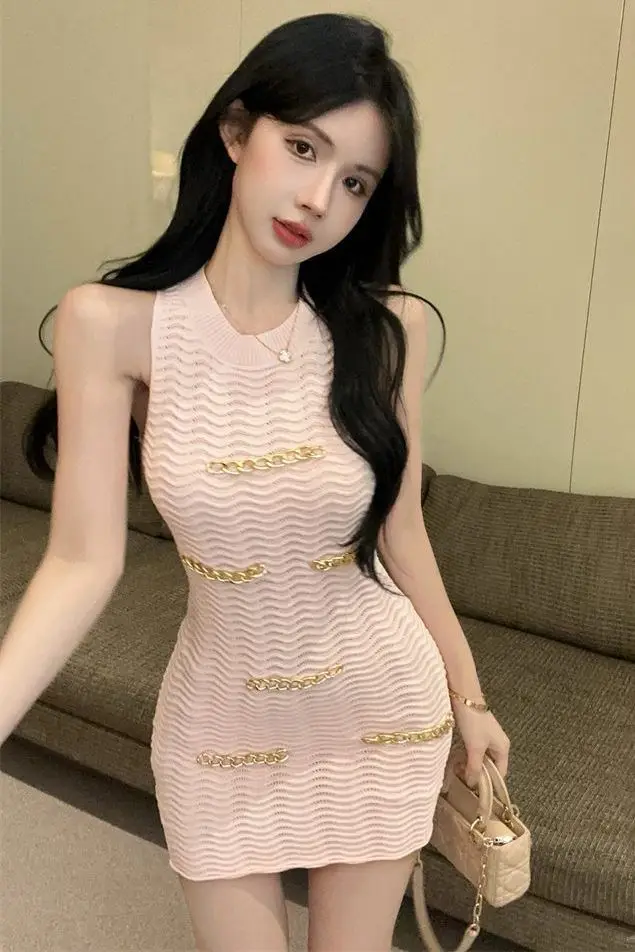 

Women Pure & Seductive O-neck Sleeveless Knitted Dress 2025 Summer Chain Detail Waist Cinching Hip-Hugging Short Dress Clubwear