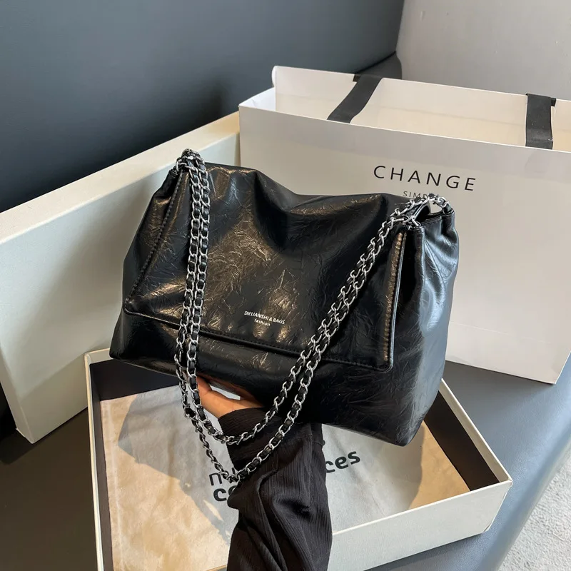 

Fashion Oft Leather Large Capacity Tote Bag with Chain Strap Cover Design Crossbody Bag Spacious Shoulder Purse for Casual Use