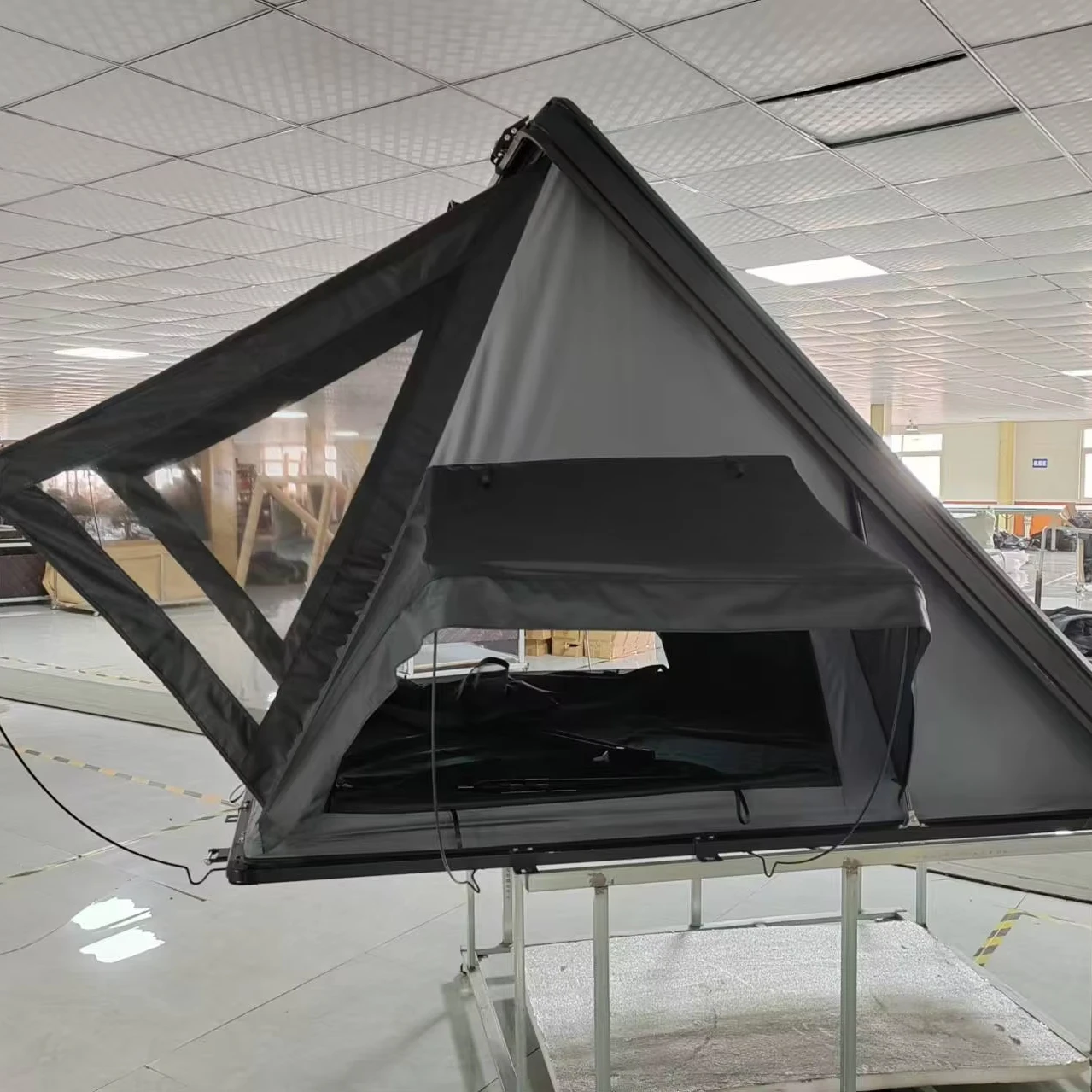 

Camping Triangle Car Rooftop Tent Hard Clamshell Black Gray Aluminum 4 Person Hard Shell Roof Top Tent