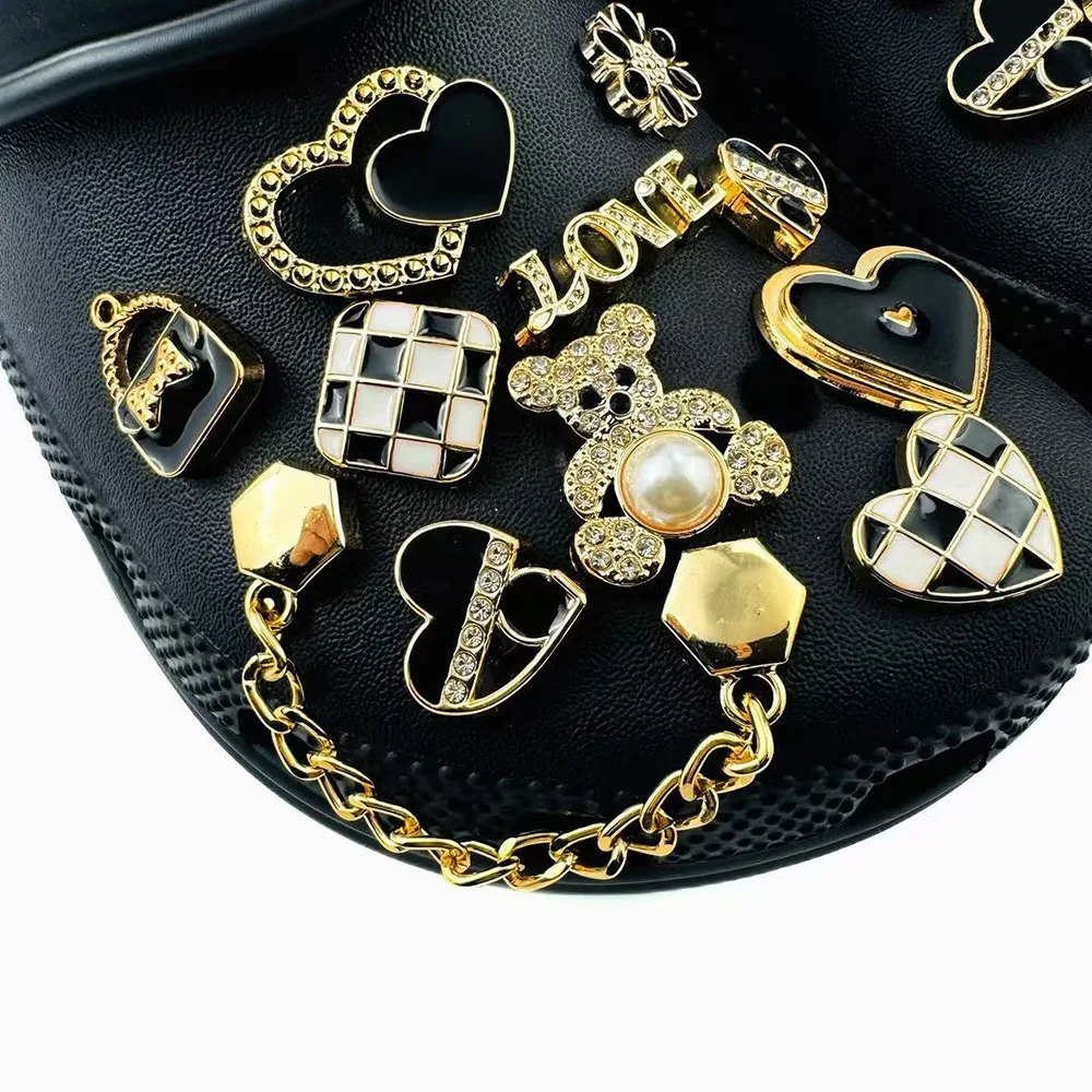 22-teiliges Luxus-Schuhcharms-Set, Zubehör für Clogs, Schuhschnallen, herzförmige Diamanten, Bären, Buchstaben, Goldkette, DIY-Schuhdekoration – Detail 3