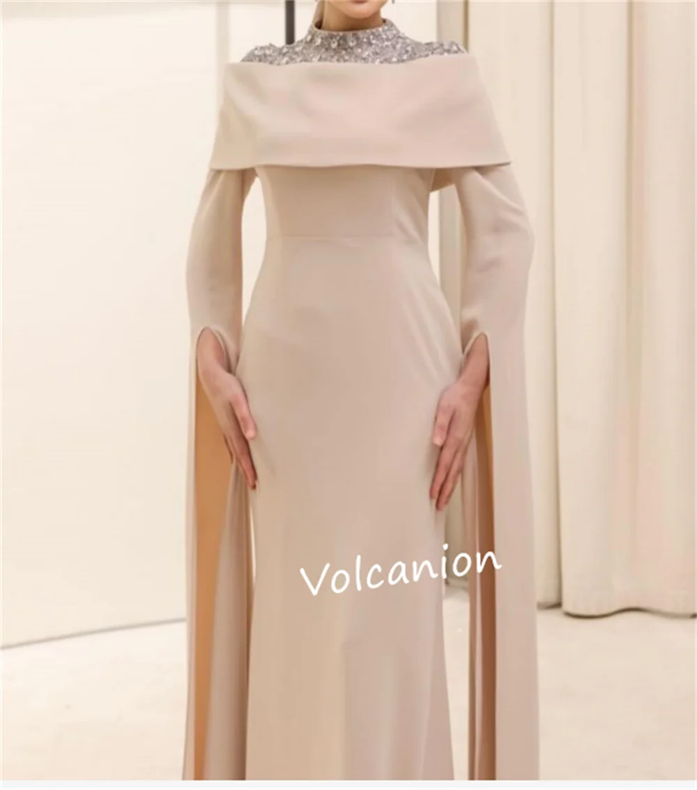 فساتين طويلة مخصصة من الجيرسيه مطرزة على شكل حرف A وياقة عالية مناسبة مخصصة للحفلات الراقصة أزياء أنيقة في المملكة العربية السعودية