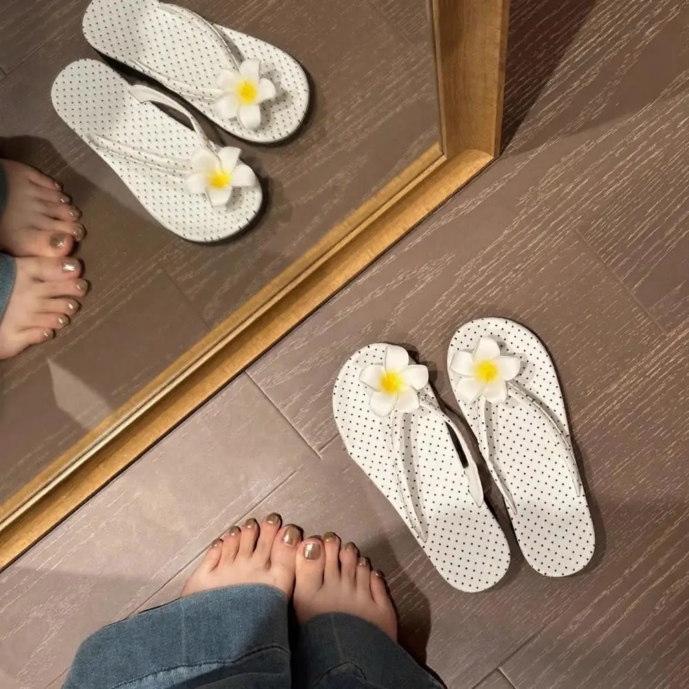 

Lightweight Water Sandals Quick-drying Flip Flops Women’s Floral Flip-flops Lightweight Thong Sandals Non-slip Polka Dot