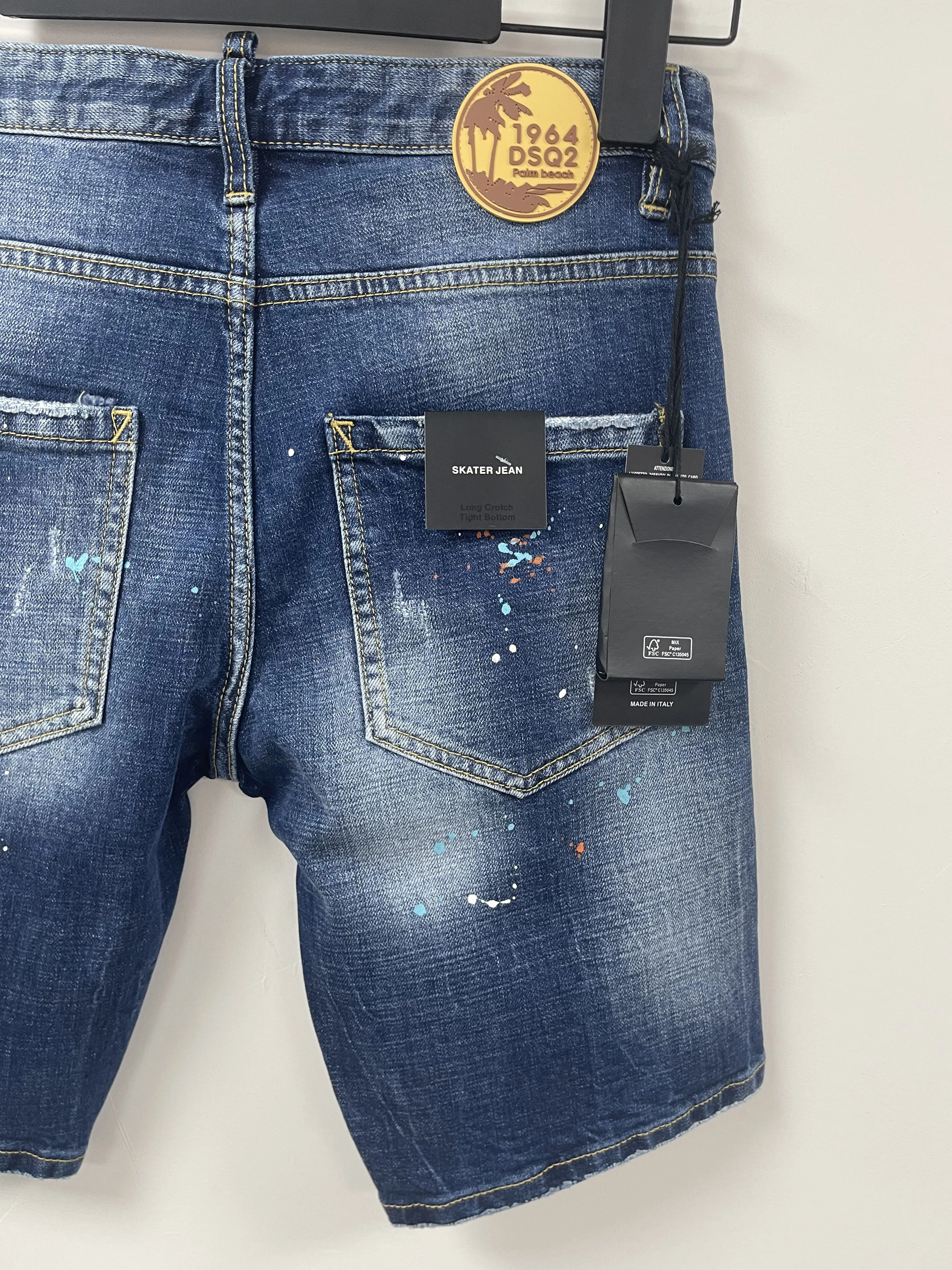 2024 Spring/Summer New D2 Jeans for Trendy Men, Washed, Worn, Patched, Embroidered, Slimming, Micro Elastic Denim Shorts for Men
