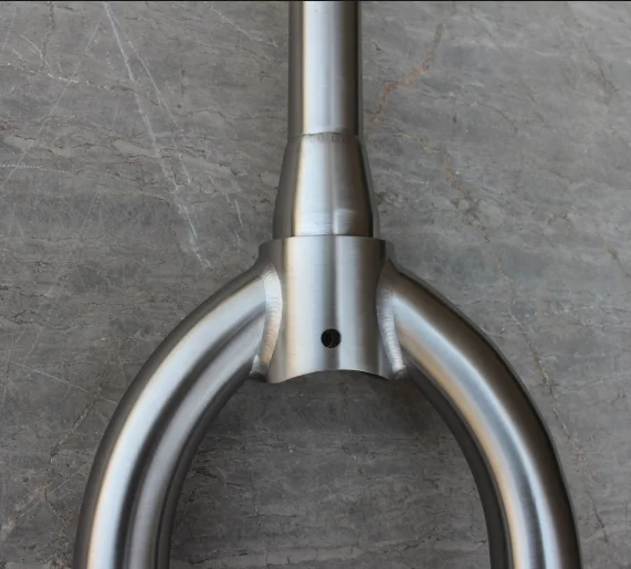 

Titanium Cyclocross Bike Fork with Taper Steerer Tube Titanium Mountain Bike Fork with Thru Axle Dropout