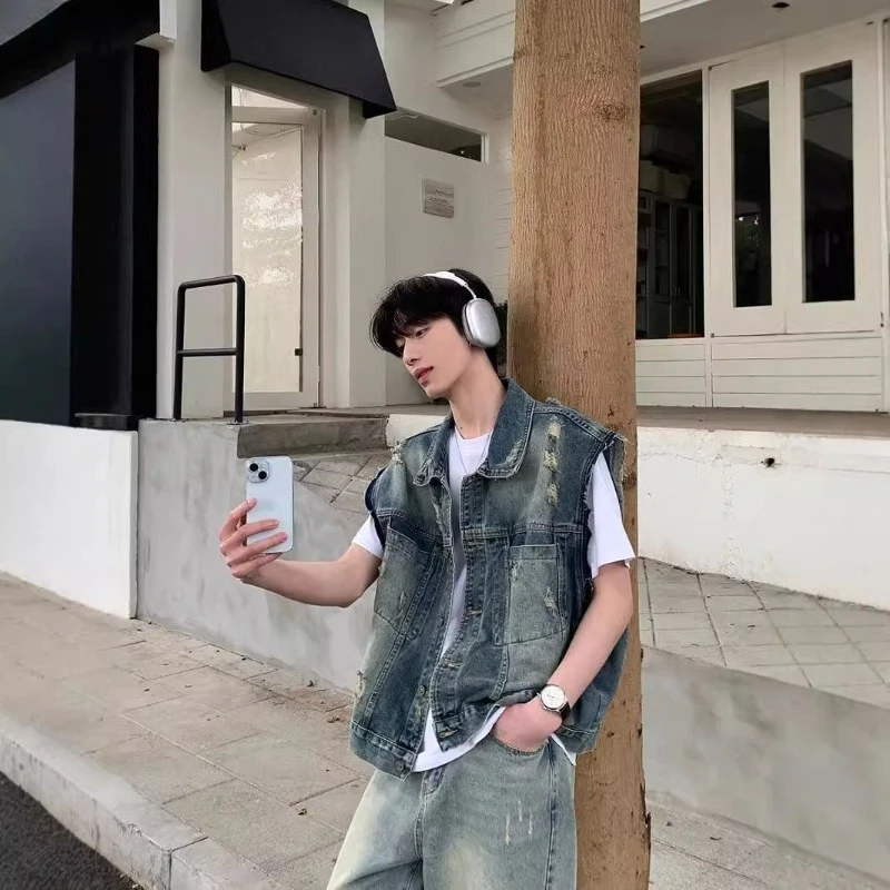 

Vintage Denim Vest for Men Retro Streetwear Loose Fit Jacquard Sleeveless Vest Summer Cool Weather Outerwear​