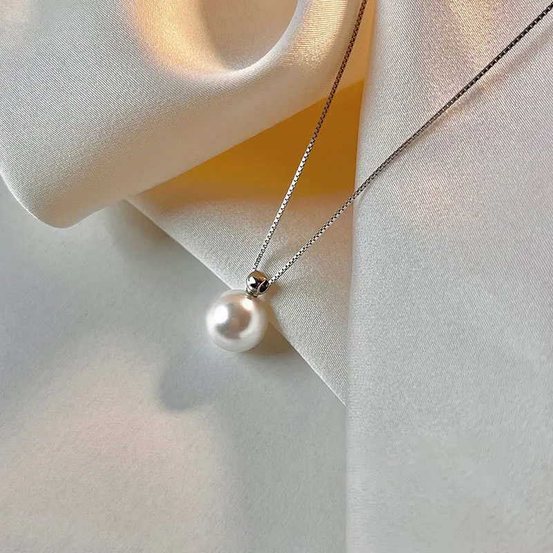 2024 Fresh Geometric Round Pendant Necklace for Women • Silver-Plated Copper Box Chain • Minimalist Clavicle Jewelry • Light Lux - view 2