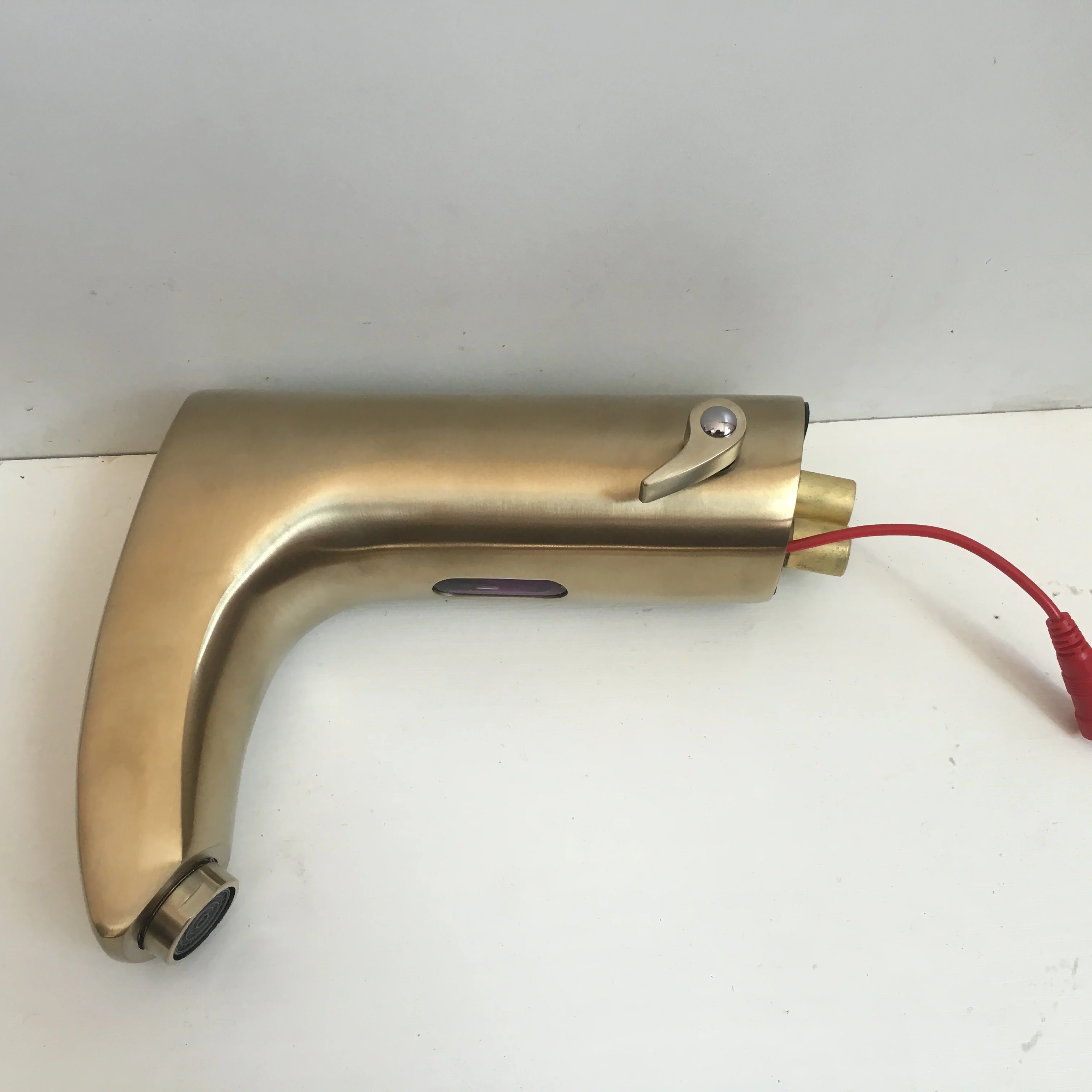 MTTUZK Matte Black Brass Deck Mounted Automatic Sensor Faucet Basin Touchless Infrared Faucet Brushed gold Hot Cold Sensor Tap