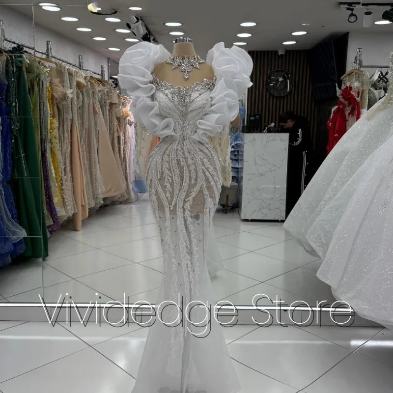 فستان سهرة أنيق باللون الفضي والأبيض على شكل ذيل السمكة مطرز بحجر الراين تول وأكمام طويلة مكشكشة بطول الأرض فساتين لحضور الحفلات الموسيقية حسب الطلب