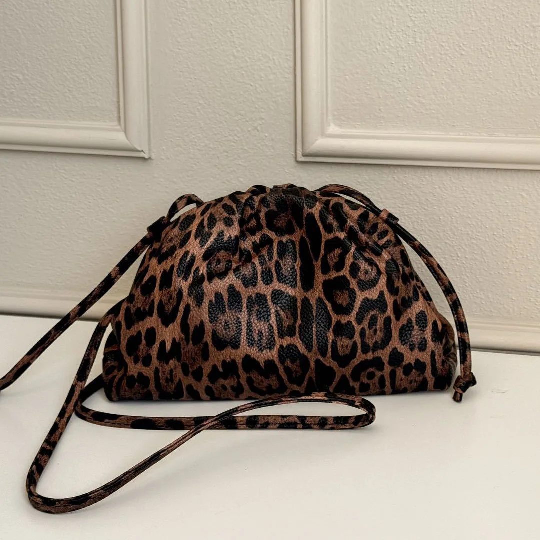 

Pleated Leopard Cloud Bag Fashion Women's Bag Leopard Underarm Bag Dumpling Single Shoulder Crossbody Bag