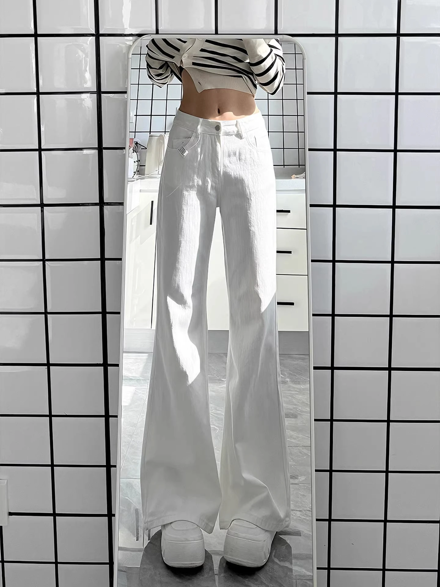 

Джинсы Cleanfit White 57 Le Blade: мужские и женские, американские, в стиле High Street, прямые, зауженные, расклешенные, молодежные, повседневные, джинсовые