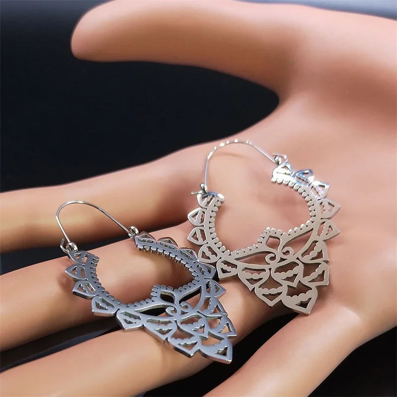 2024 New fashion stainless steel cutout flower flower earrings Bohemian carved earrings Feminine all matching earrings anniversa