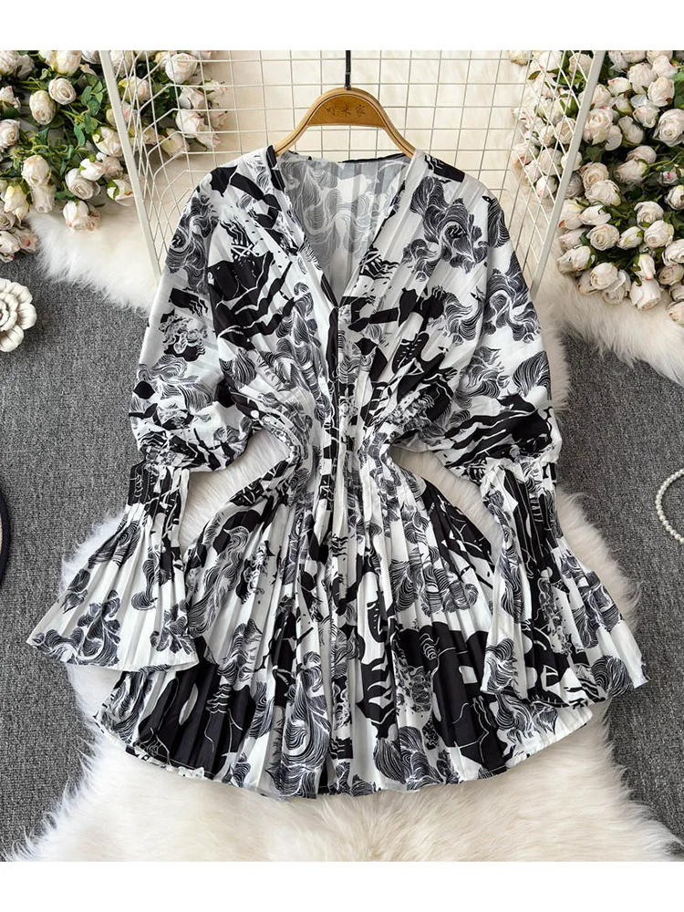 

Women Spring Dress 2025 New French Retro Style Flared Sleeve V-neck Waist Cinching Slimming A-line Pleated Vestidos DS097