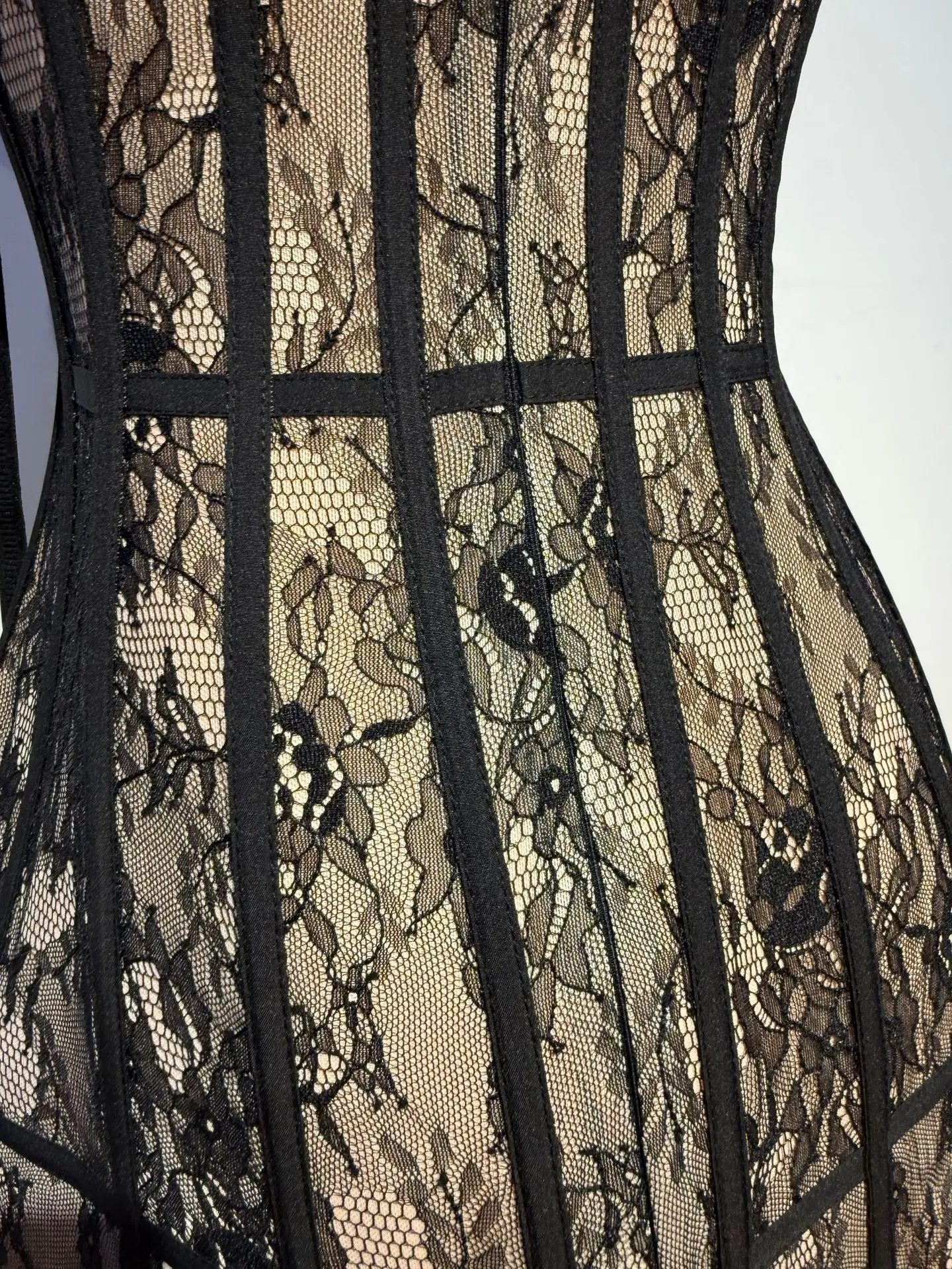 2026 جديد إمرأة مثير حمالة عالية سبليت ميدي Bodycon فستان أبيض 2025 أنيق مساء نادي فاخر فساتين حفلات أعياد الميلاد