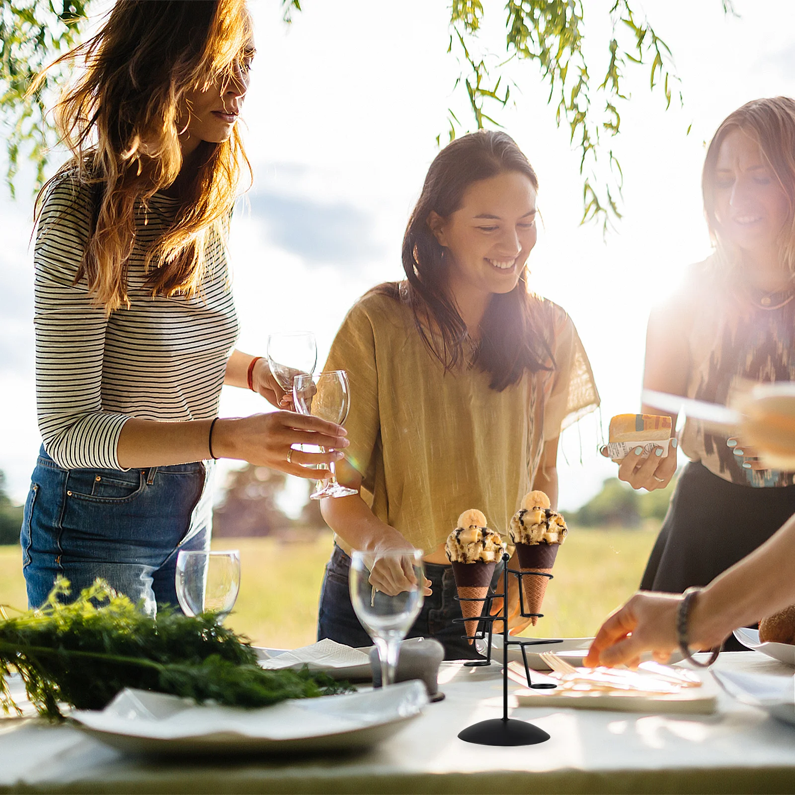

1Pcs Ice Cream Display Rack Simple Iron Art Design Comfortable Hand Feel Great for Party Table Or Exhibition Ice Cream Holder