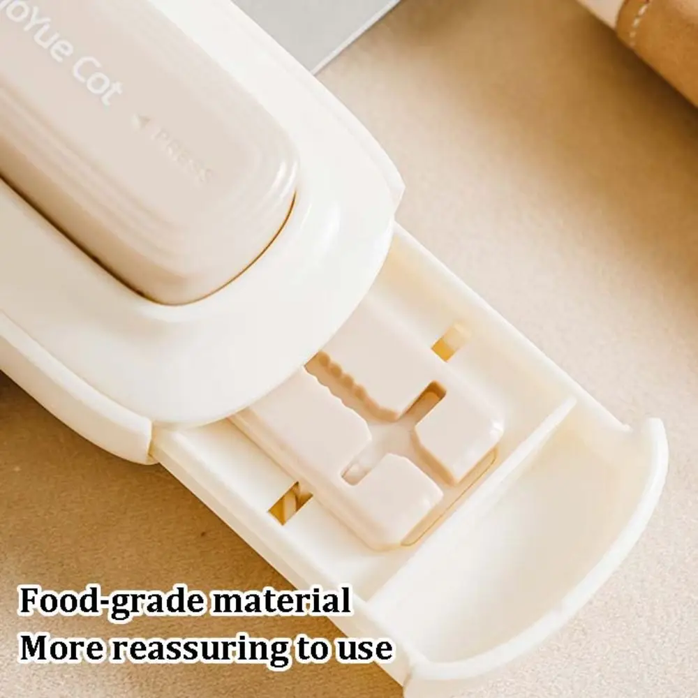 2/4 Parts Pill Cutter Dustproof Pill Divider Storage Box Quartering Pill Divider Precise Pill Splitter for Small or Large Pills
