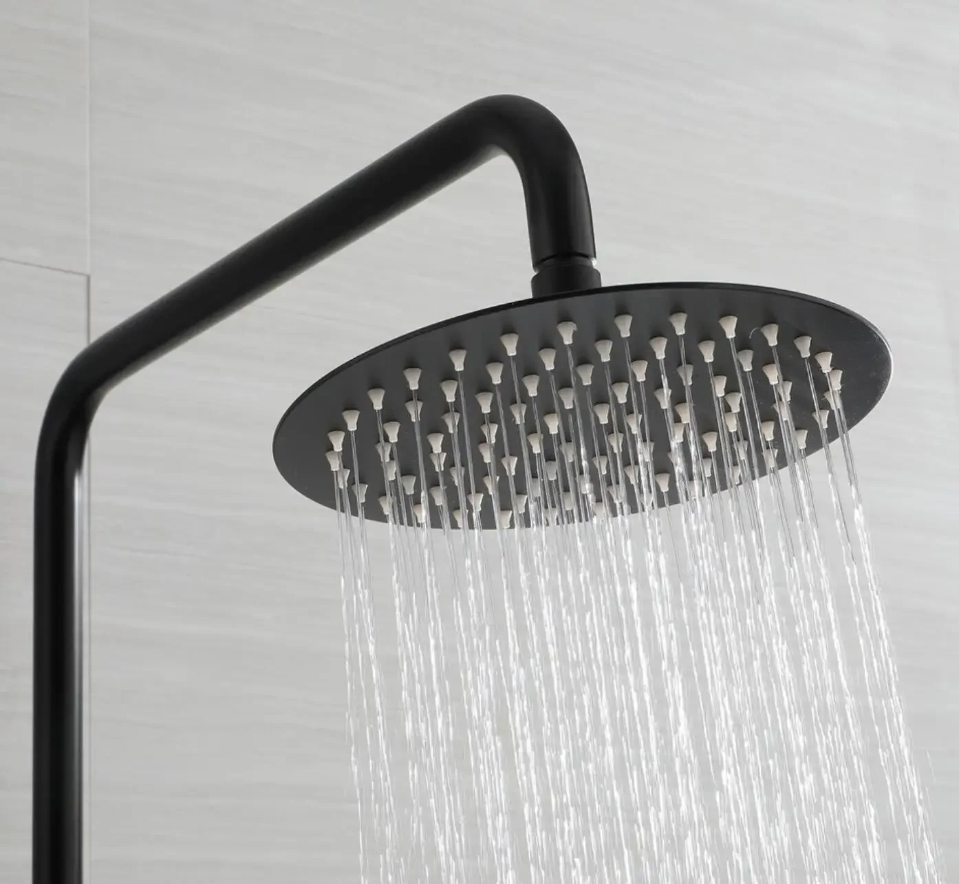 Set doccia a temperatura costante nero opaco esposto in acciaio inossidabile di lusso soffione a pioggia ultrasottile con palmare